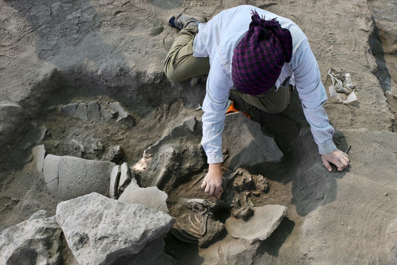 Eskişehir'de bulundu tam 5 bin yıllık! Küp mezardan çocuk iskeleti çıktı - Resim: 4