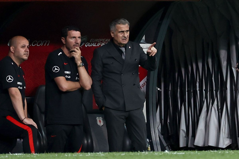 Twitter'da 'Şenol Güneş istifa' sözleri! Kenan Karaman ayakkabılarını bağlıyor - Resim: 2