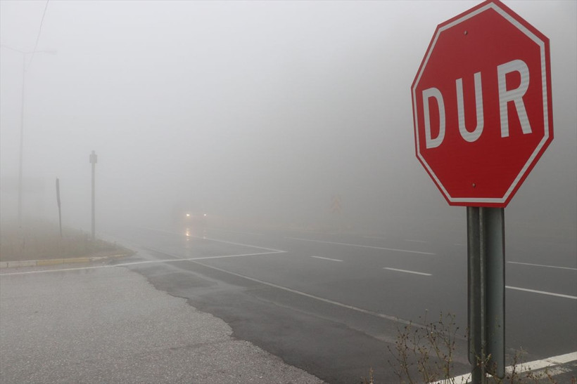 Bolu Dağı'nda sağanak ve sis etkili oluyor! Göz gözü görmüyor - Resim: 2