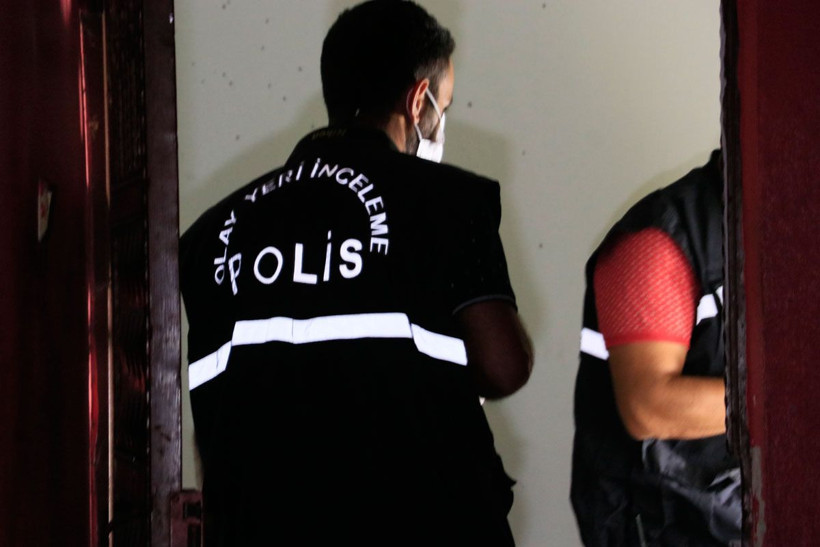 Adana'da dehşet! Cinnet getiren kişi babasını dövdükten sonra pompalı tüfekle kardeşini öldürdü - Resim: 1