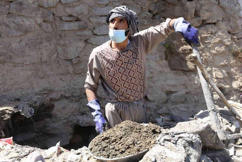 Bu dereden altın çıkıyor! Arayıp buluyor ama günlük kazancı çok az - Resim: 1