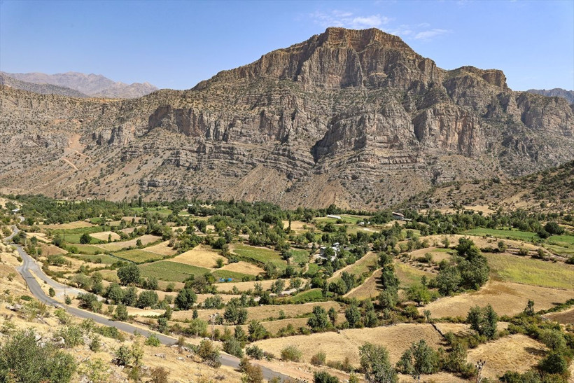 Hakkari'de sopalarla vurularak yapılıyor! Yurt dışından sipariş yağıyor - Resim: 1