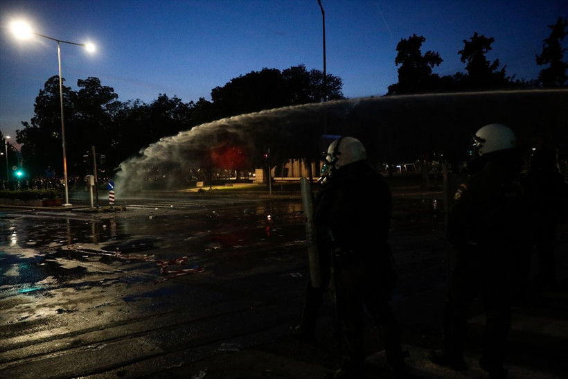 Yunanistan'da hükumet karşıtı protestocular polisle çatıştı - Resim: 3