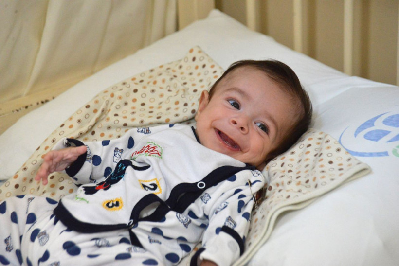 Kalbi dışarıda doğdu! Mucize bebek zor operasyonla kurtarıldı - Resim: 1