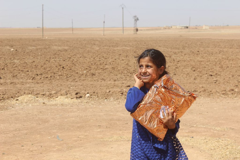 Tüm dünyaya örnek! Türk askerinden Barış Pınarı'nda çocuklara yardım - Resim: 1