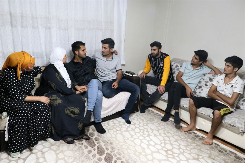 Yıllar sonra evlatlık olduğunu öğrendi 33 yıl sonra annesiyle bir araya geldi - Resim: 2