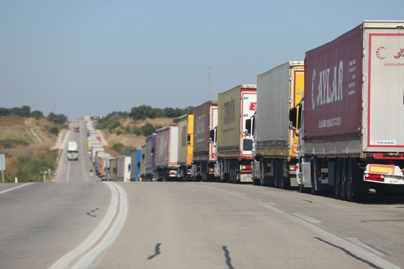Edirne'deki Hamzabeyli Sınır Kapısı'nda TIR kuyruğu 20 kilometreyi buldu - Resim: 3