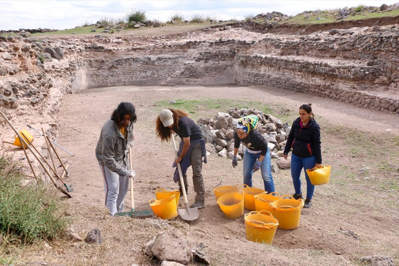 Osman Gazi'nin fethettiği Karacahisar'daki kazılarda bulundu bilinen 2-3 örnekten biri çıktı - Resim: 1