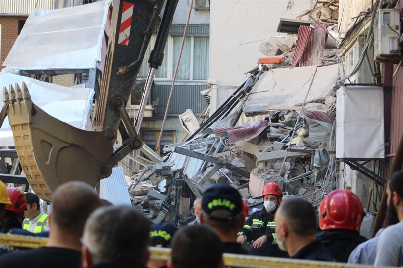 Gürcistan'da 7 katlı bina çöktü! Enkaz altında kalanlar var - Resim: 4