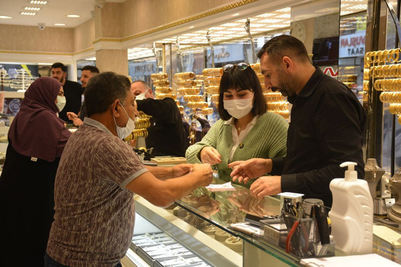 Fiyatlar yükseldi daha da yükselecek! 1 günde 1.5 milyonluk altın bozdurdular - Resim: 1