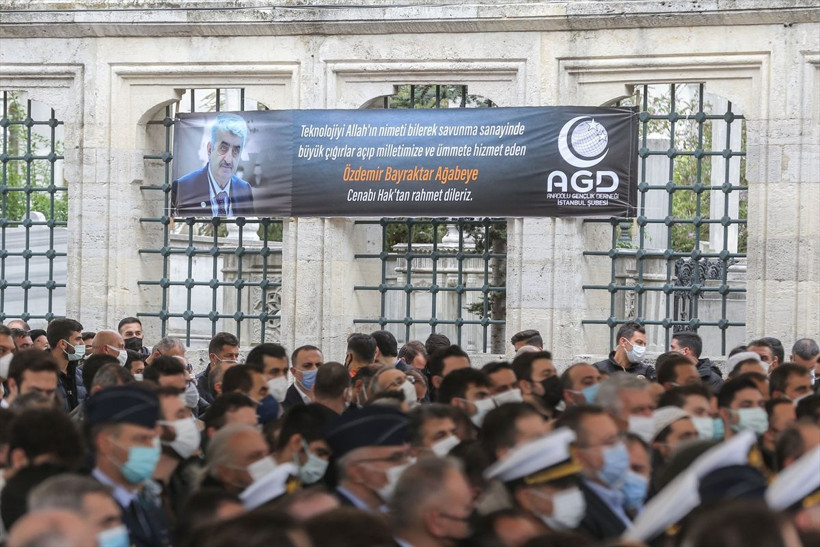 Özdemir Bayraktar son yolculuğuna uğurlandı cenazede Selçuk Bayraktar'dan duygusal konuşma - Resim: 4