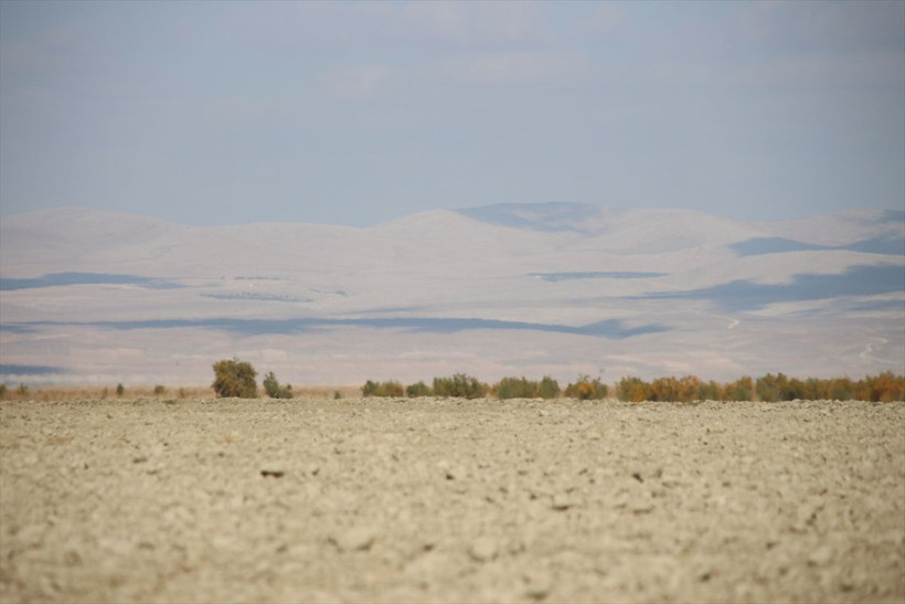 Tamamen kuruyan Akşehir Gölü'nün tabanında su bulundu - Resim: 3