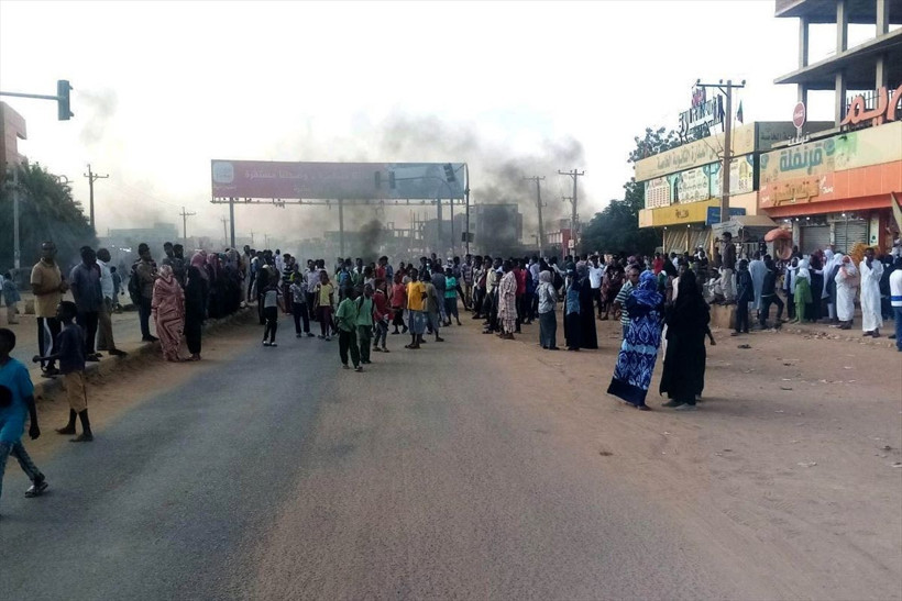 Sudan'da darbe girişimi! Başbakan ve parti liderleri tutuklandı OHAL ilan edildi - Resim: 3