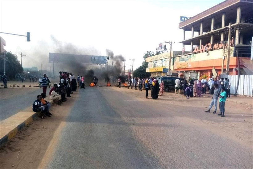 Sudan'da darbe girişimi! Başbakan ve parti liderleri tutuklandı OHAL ilan edildi - Resim: 2