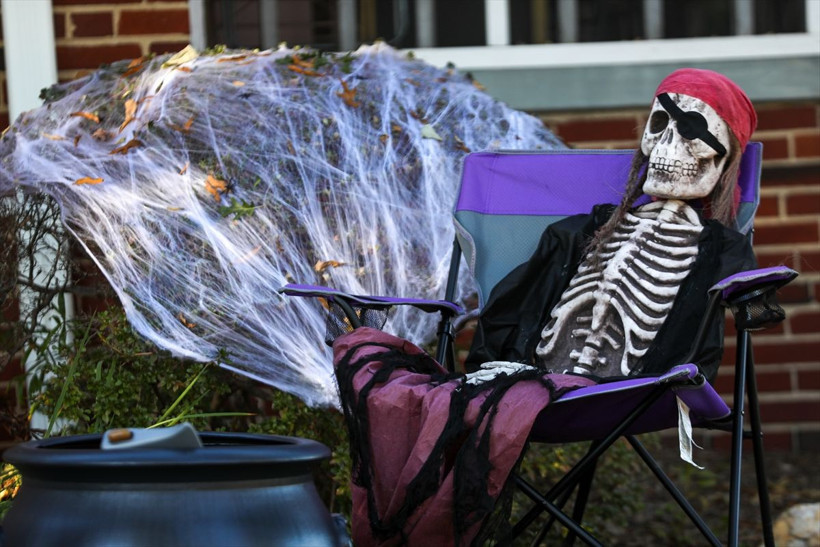 Cadılar Bayramı'nda ilginç görüntüler ABD'nin bu ilçesini zombiler iskeletler süsledi - Resim: 4