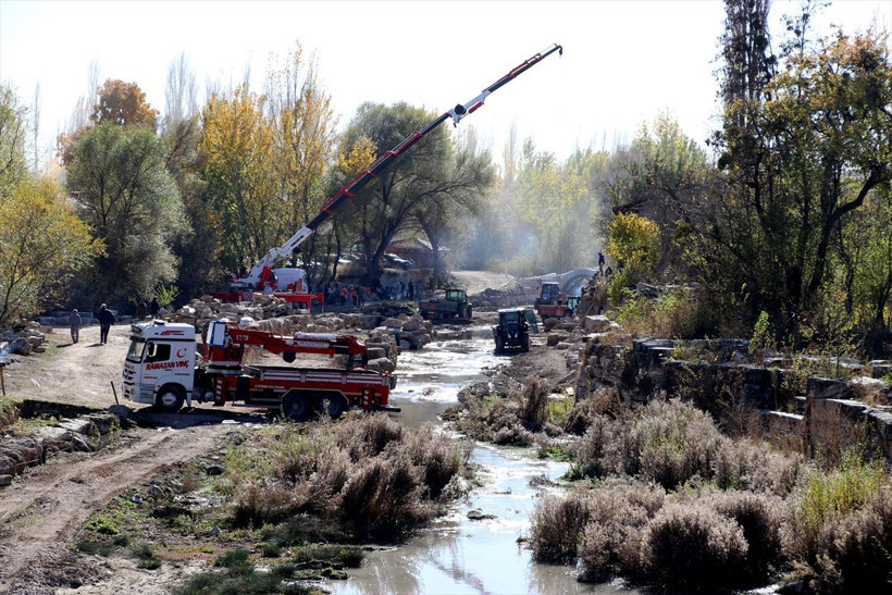 Kütahya Aizanoi Antik Kenti kazısında Afrodit ve Dionysos heykel başları bulundu - Resim: 4