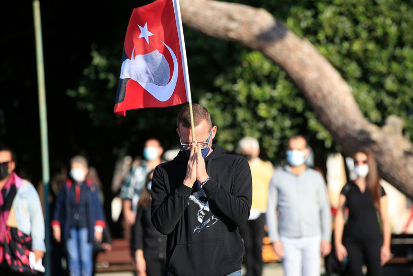 Saat 9'u 5 geçe hayat bir dakikalığına durdu! Türkiye Atasına saygısını sundu - Resim: 3