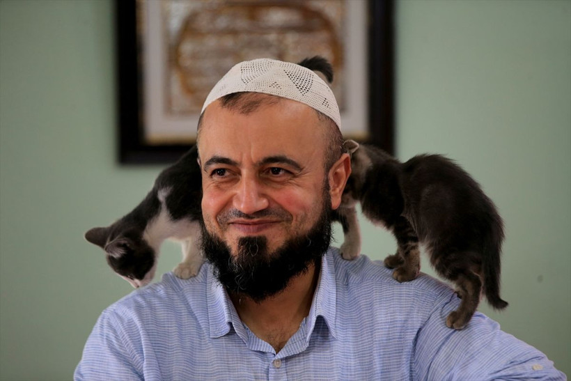 Hayvansever imam caminin kapılarını kedilere açtı - Resim: 1