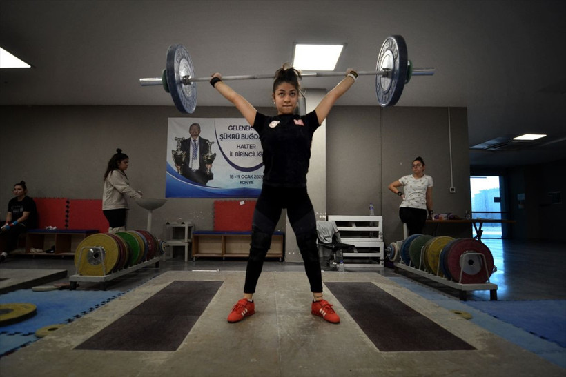 Yüzmeye giderken tesadüfen girdiği halter salonundan şampiyon çıktı - Resim: 1