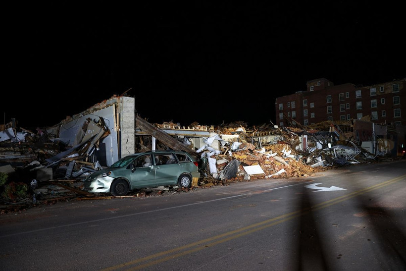 Amazon şirketi kasırgada çöken deposunda ölen çalışanları nedeniyle eleştiriliyor - Resim: 1