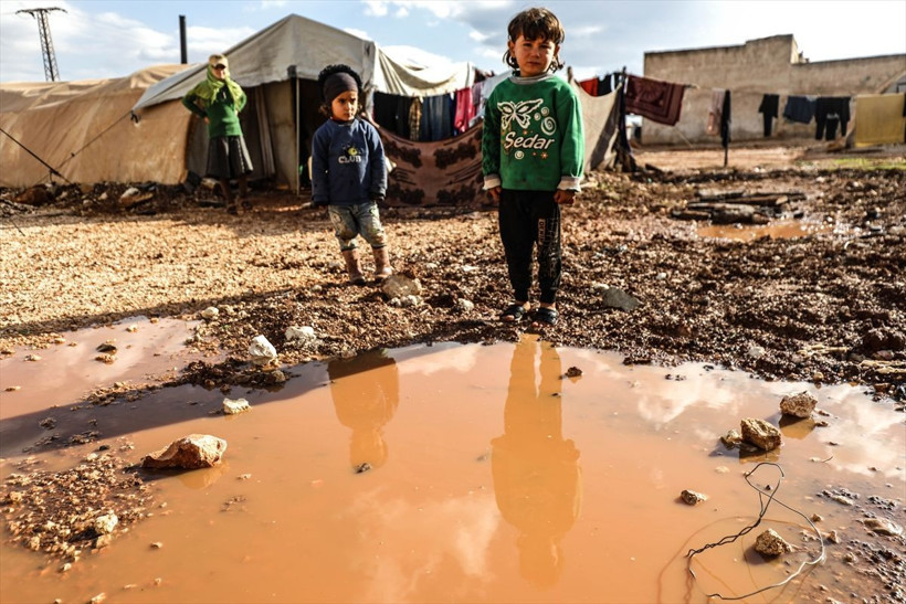 İdlib sefaletin dibinde çadır kentler sular altında - Resim: 1
