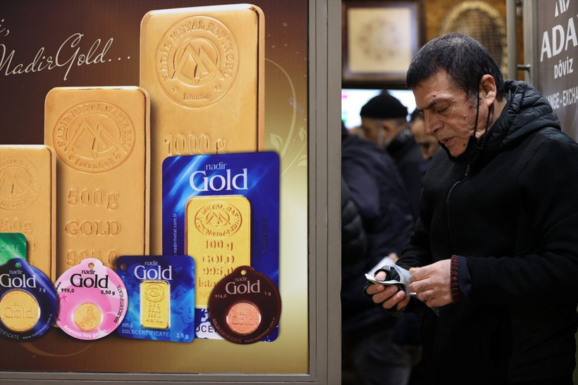 Bugün döviz bürolarında kuyruk vardı! Dolarını kapan panik halinde koştu! - Resim: 3