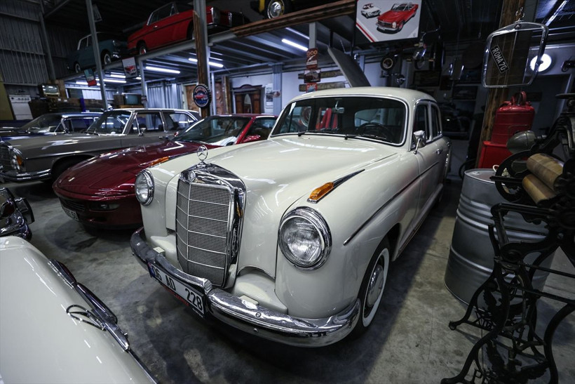 İzmir'de restore ettirdiği eski araçlardan koleksiyon oluşturdu hepsi gıcır gıcır çalışır durumda - Resim: 3