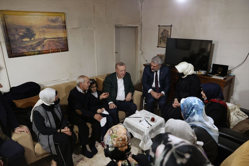 Cumhurbaşkanı Erdoğan örnek gösterdiği mahalle kadın kolları başkanı Hatem Kurt'u ziyaret etti - Resim: 3
