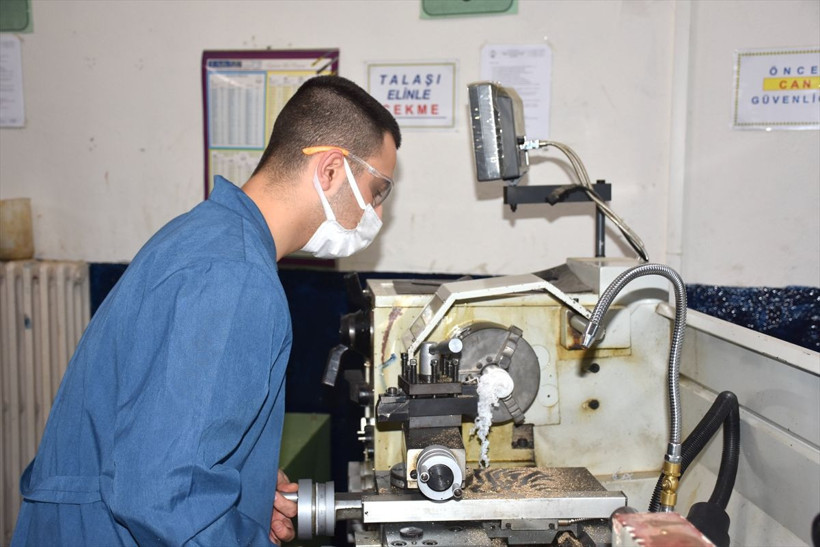 Bursa'da makine parçası üreten meslek lisesi 27 ülkeye ihracat yapıyor - Resim: 3