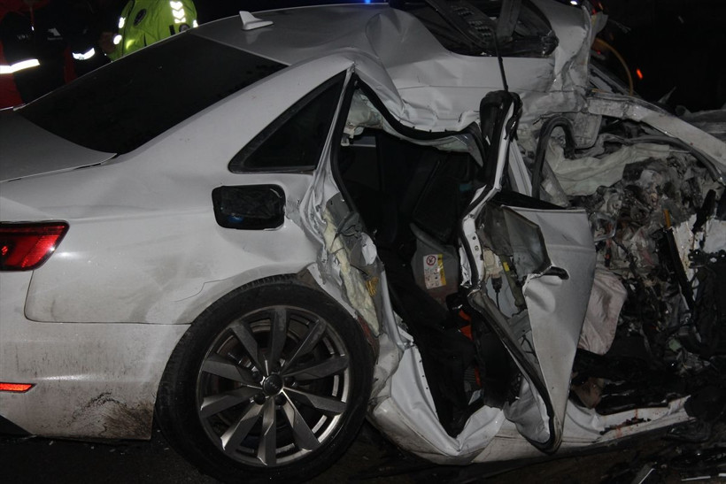 Çanakkale'de katliam gibi kaza! Akaryakıt istasyonundan çıkan TIR'a otomobil çarptı: 5 ölü - Resim: 3