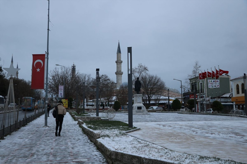 Trakya'da kar ve fırtına etkili oluyor! Çatılar uçtu ağaçlar devrildi - Resim: 4