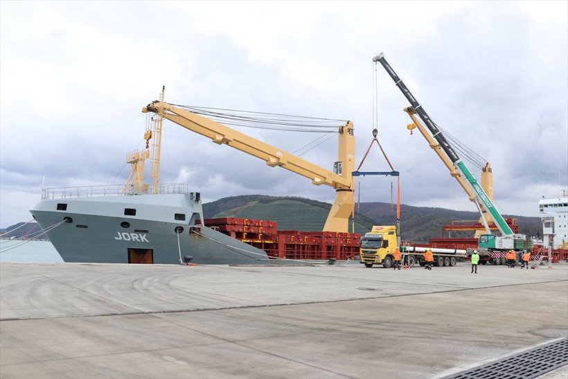 Karadeniz gazını taşıyacak boruların ilk etabı Filyos Limanı'na getirildi - Resim: 1