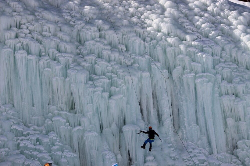 Türkiye’nin ilk yapay buz parkında adrenalin dolu anlar nefes kesti! Erzurum'da bu yıl bir ilk oldu - Resim: 1