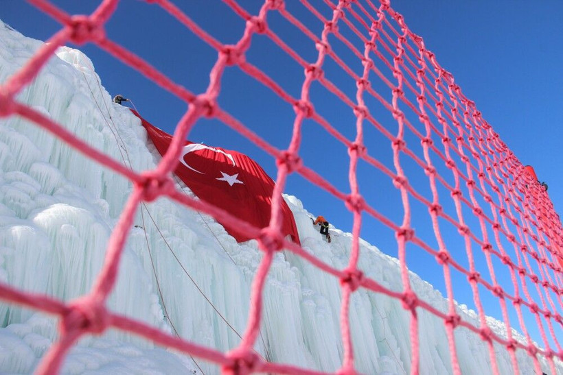 Türkiye’nin ilk yapay buz parkında adrenalin dolu anlar nefes kesti! Erzurum'da bu yıl bir ilk oldu - Resim: 2