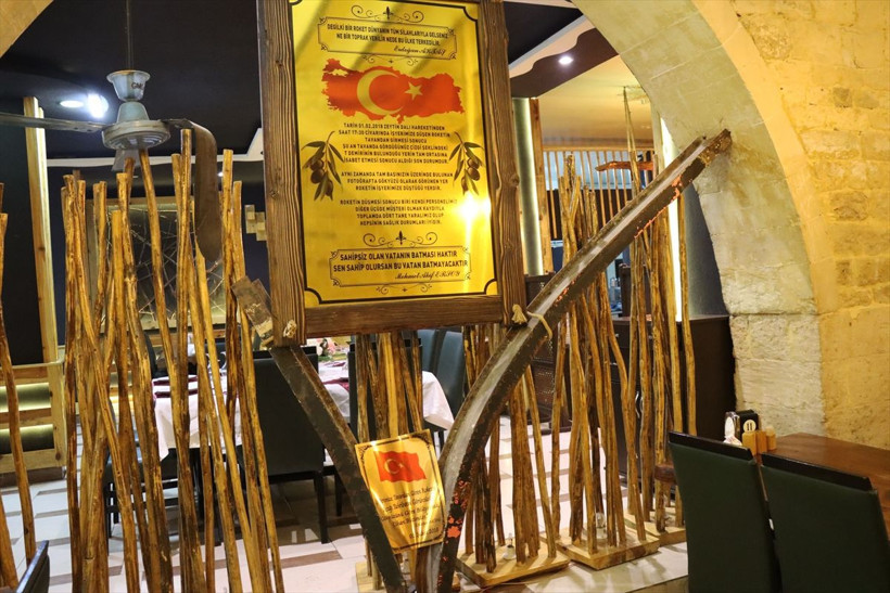 Kilis'te bu restoranda 4 yıldır masada şarapnel parçası var - Resim: 2