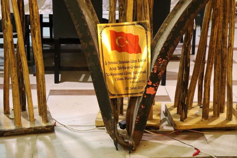 Kilis'te bu restoranda 4 yıldır masada şarapnel parçası var - Resim: 4