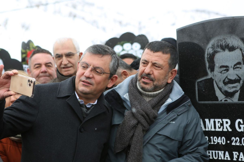 CHP'li vekiller Kamer Genç'i mezarı başında andı - Resim: 1