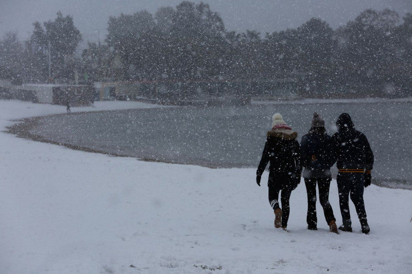 Kar fırtınası Yunanistan'da hayatı felç etti! Saatlerce yolda mahsur kaldılar: Özür dileyip ücretsiz yaptılar - Resim: 4