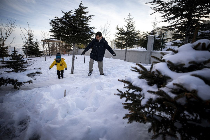 Yaşını duyan kimse inanamadı! Bu hastalık Türkiye'de sadece 4 kişide var: Hemen arkamıza saklanıyor - Resim: 1