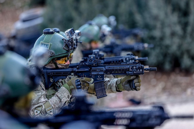 Teröristlerin korkulu rüyası komandolar zorlu eğitimlerle operasyonlara hazırlanıyor - Resim: 1