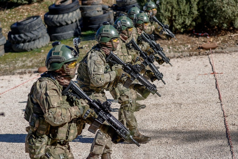 Teröristlerin korkulu rüyası komandolar zorlu eğitimlerle operasyonlara hazırlanıyor - Resim: 3