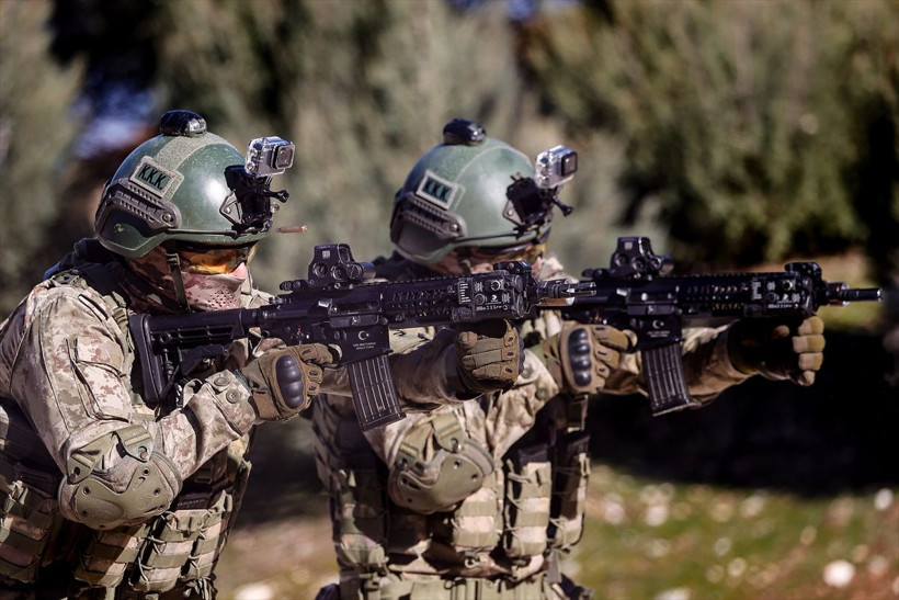 Teröristlerin korkulu rüyası komandolar zorlu eğitimlerle operasyonlara hazırlanıyor - Resim: 4