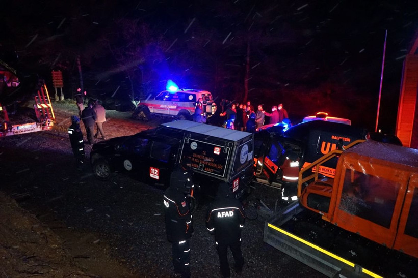 Balıkesir Kazdağları'nda 17 asker kar yağışında mahsur kaldı! 19 saatte ulaşılabildi - Resim: 3