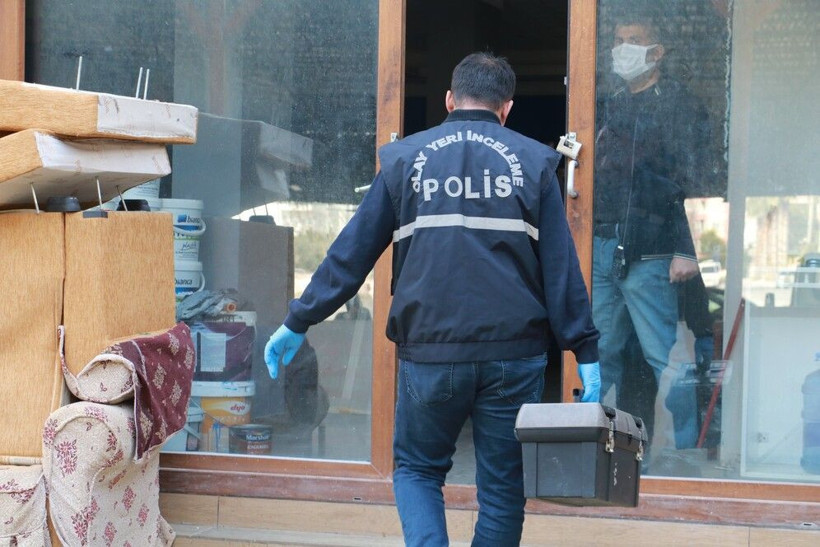 Antalya'da acılı annenin dünyası başına yıkıldı! Feryatları yürek dağladı: Gözyaşlarına boğuldu - Resim: 1