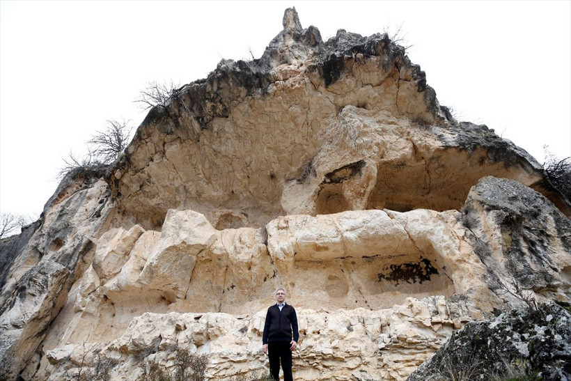 Elazığ'da köyün yakınlarında gezerken tesadüfen buldular 1800 yıllık çıktı - Resim: 1