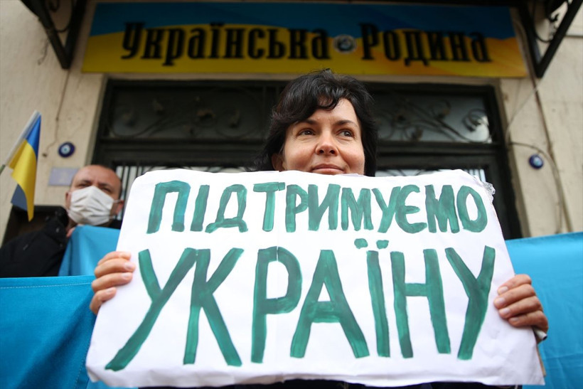 Antalya'da yaşayan Ukraynalılar gözyaşları içinde Rusya'yı böyle protesto ettiler - Resim: 2