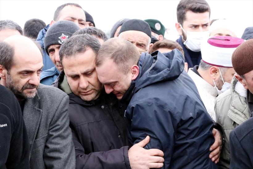 Babamın tabutu açılmıyor! Şehidin cenazesinde yürek dağlayan detay çıktı: Meğer şehit olduğu gün... - Resim: 4