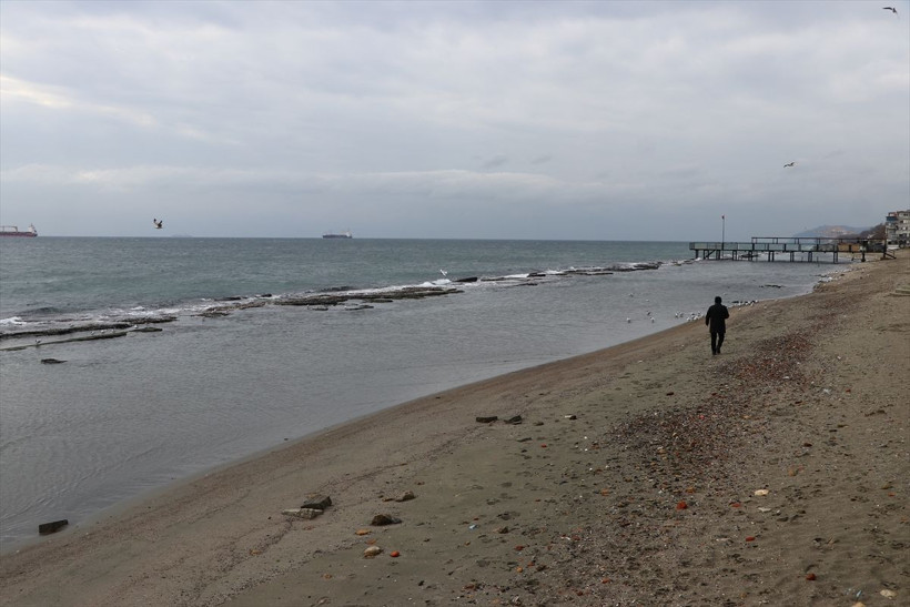 Sular çekilince ortaya çıktı! Gören telefona sarıldı - Resim: 2