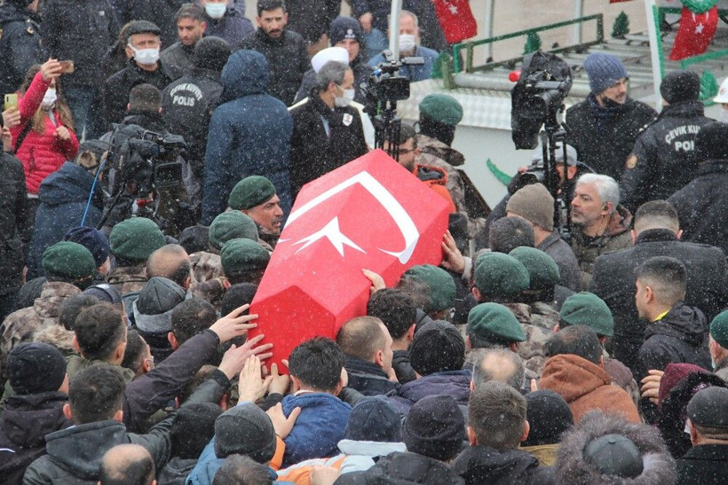 Babamın tabutu açılmıyor! Şehidin cenazesinde yürek dağlayan detay çıktı: Meğer şehit olduğu gün... - Resim: 3
