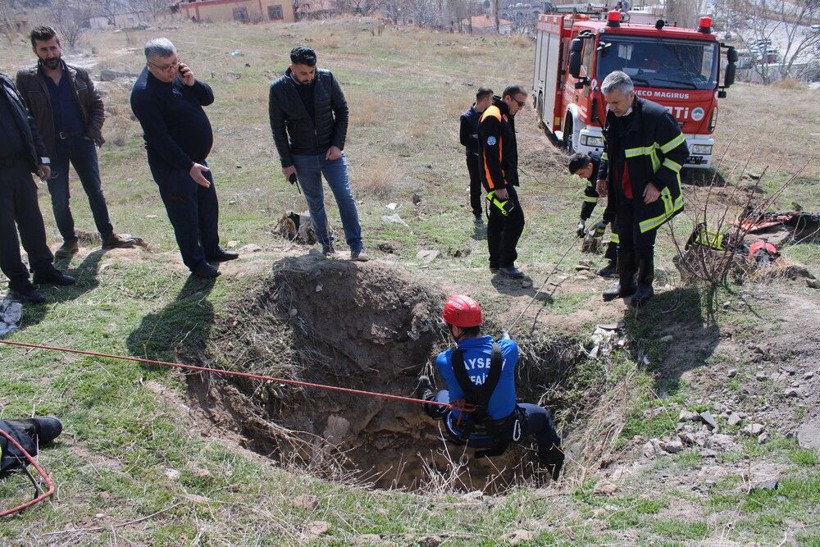 '14 kişi kuyuya atıldı sesler geliyor' ihbarı Kayseri'yi karıştırdı! Kuyuya inen ekipler... - Resim: 2